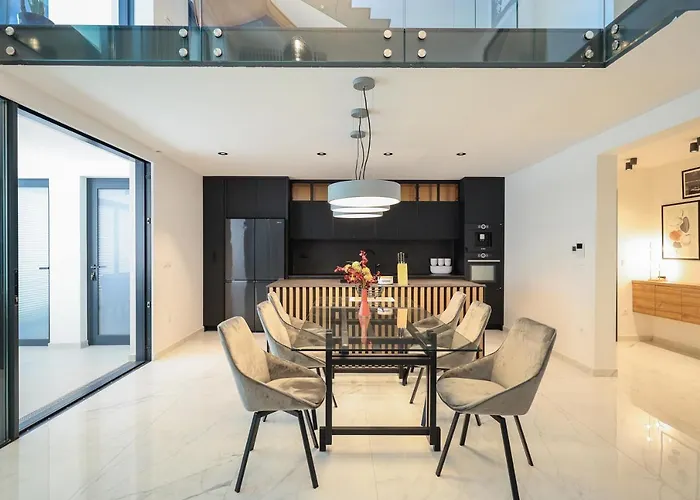 Ll Luxury Penthouse On Sea